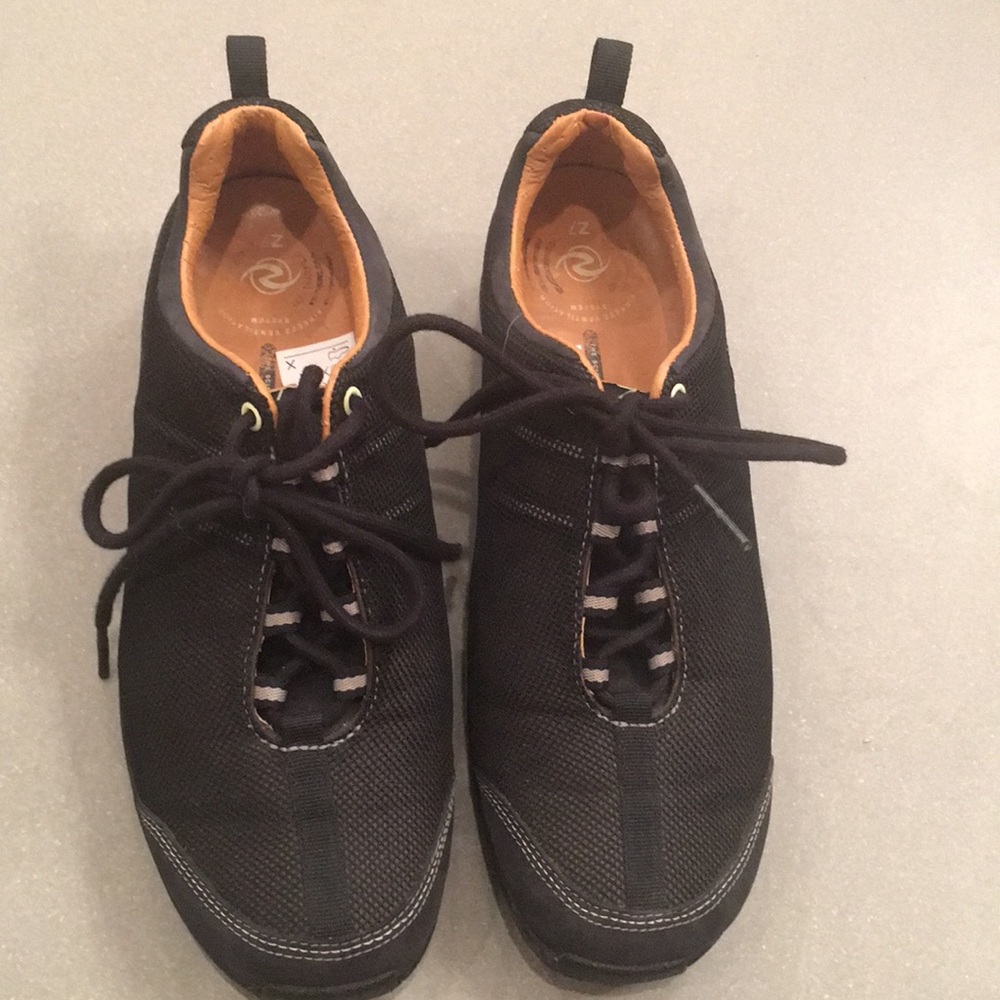 Z 7 Black sneakers